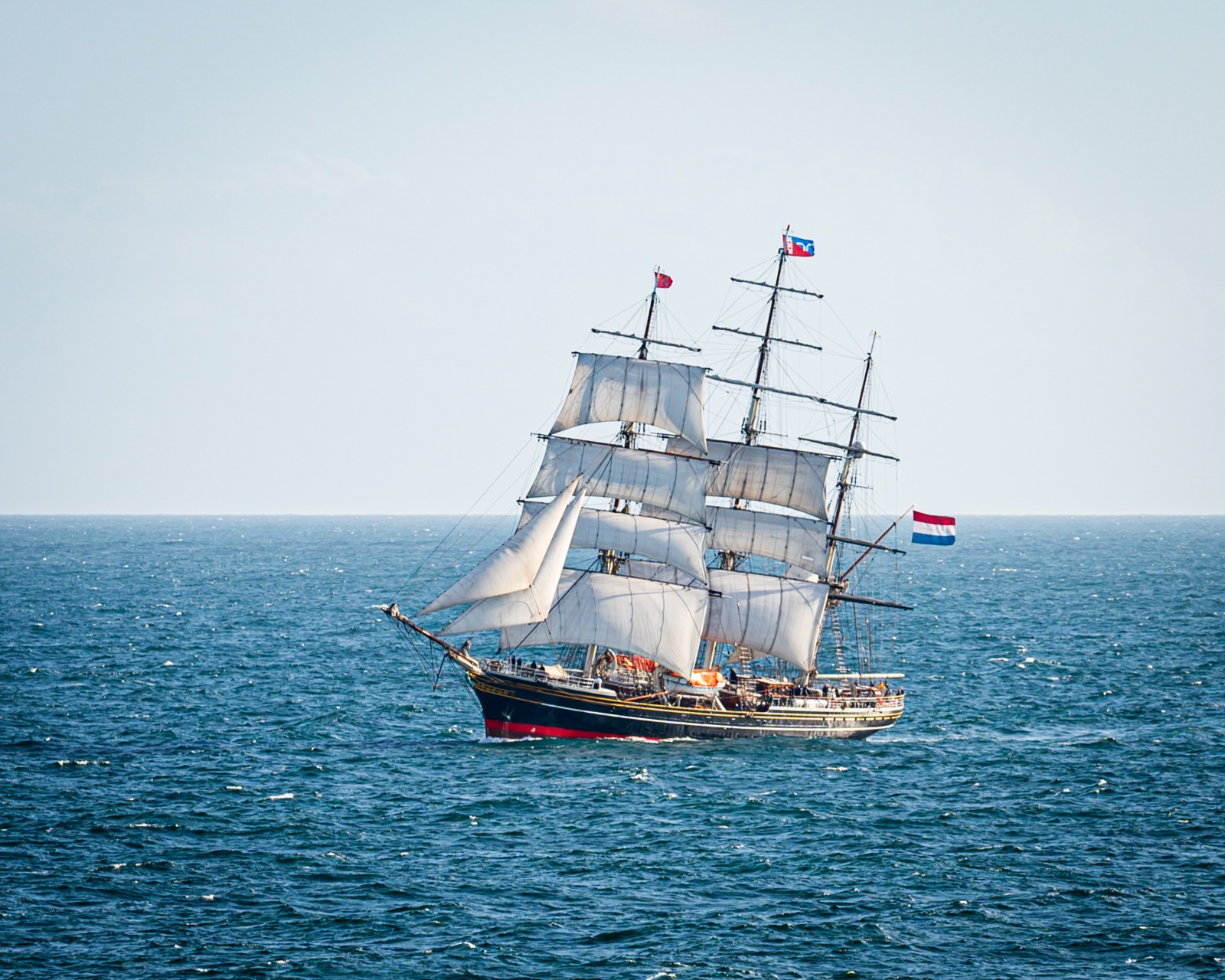 Clipper meets Queen Mary 2 Boston- Horta
